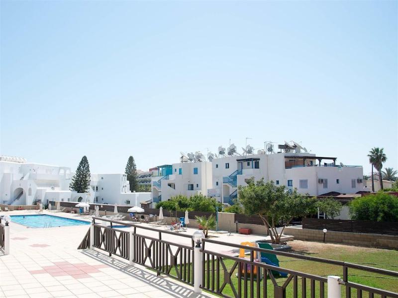 Pernera Polycarpia Hotel מראה חיצוני תמונה