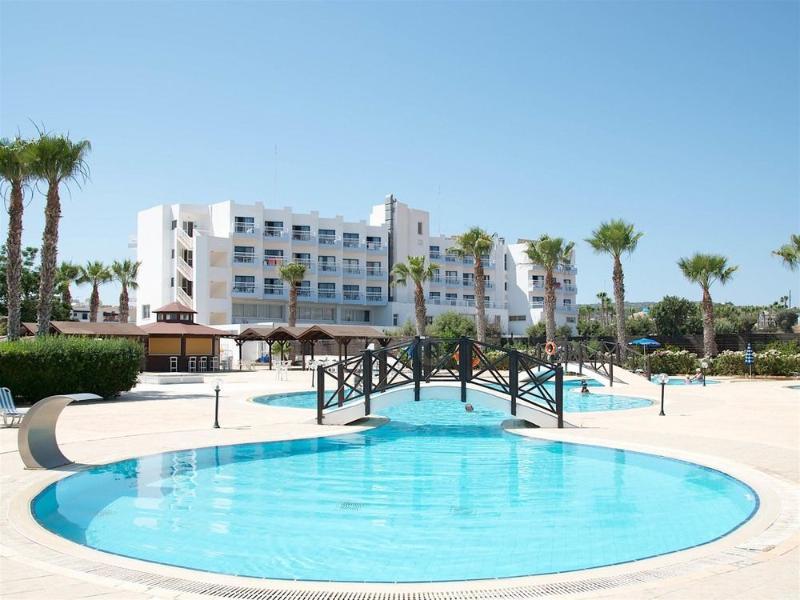 Pernera Polycarpia Hotel מראה חיצוני תמונה